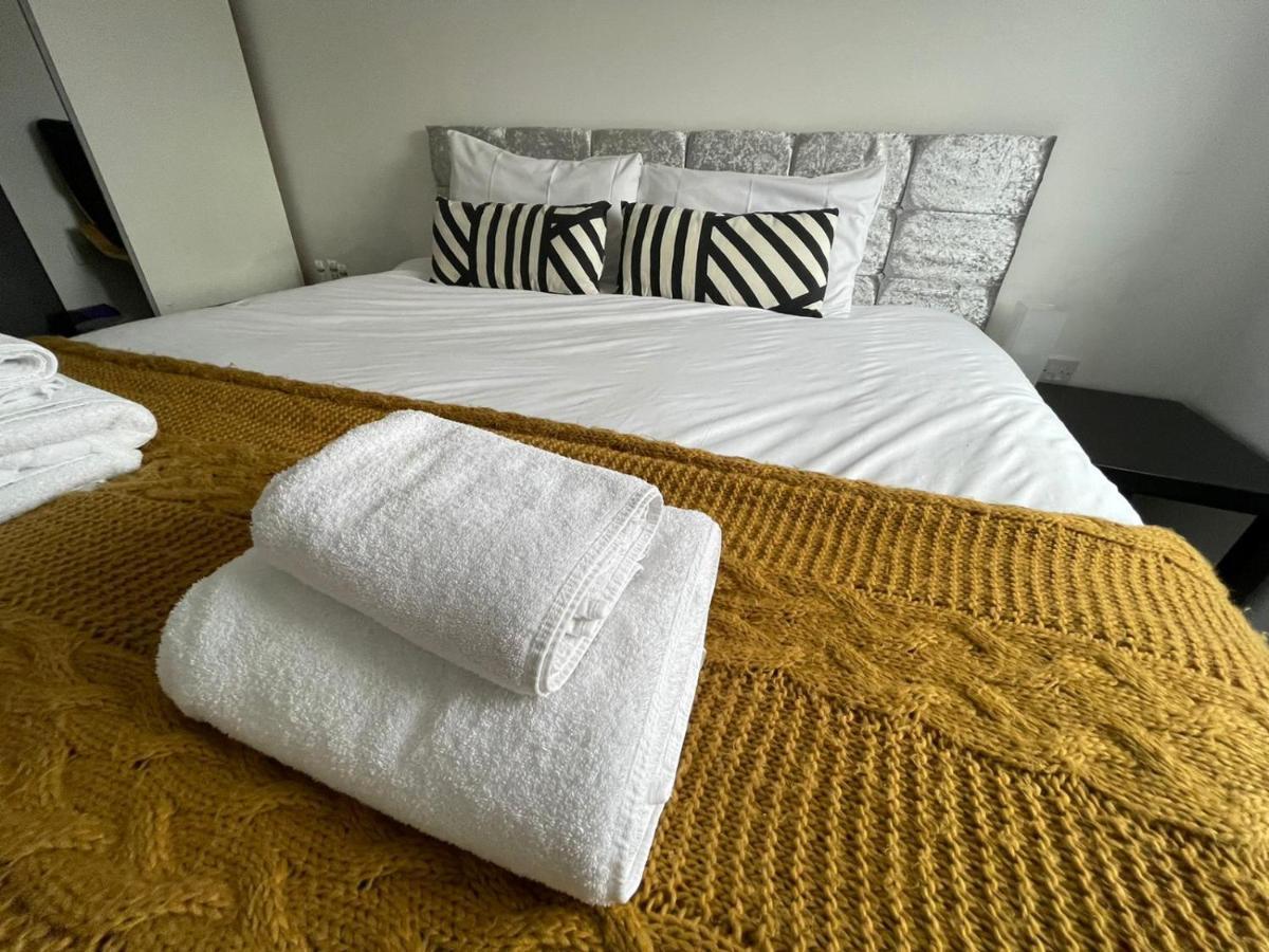 Modern Room With Huge Bed - Walk To City Centre! Manchester Dış mekan fotoğraf